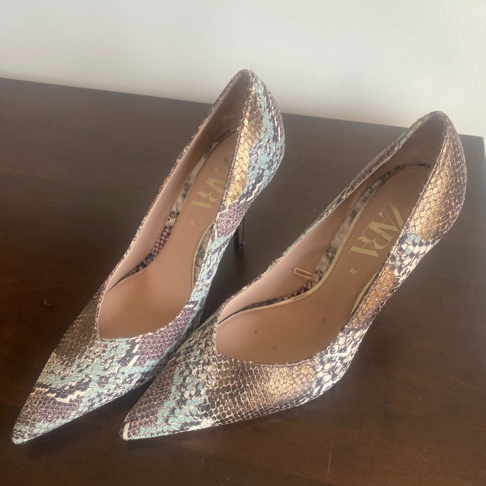 Zara shoes size 39. Worn once in the house